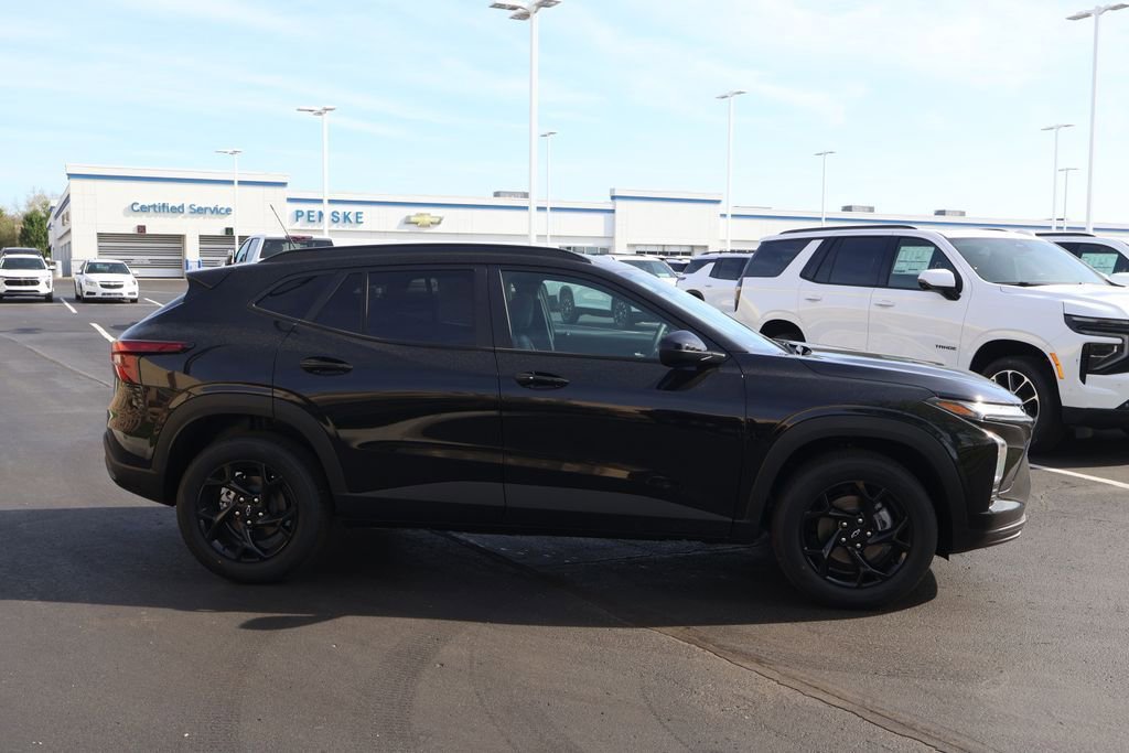 New 2026 Chevrolet Trax LT w/ Sunroof Package FWD image 9