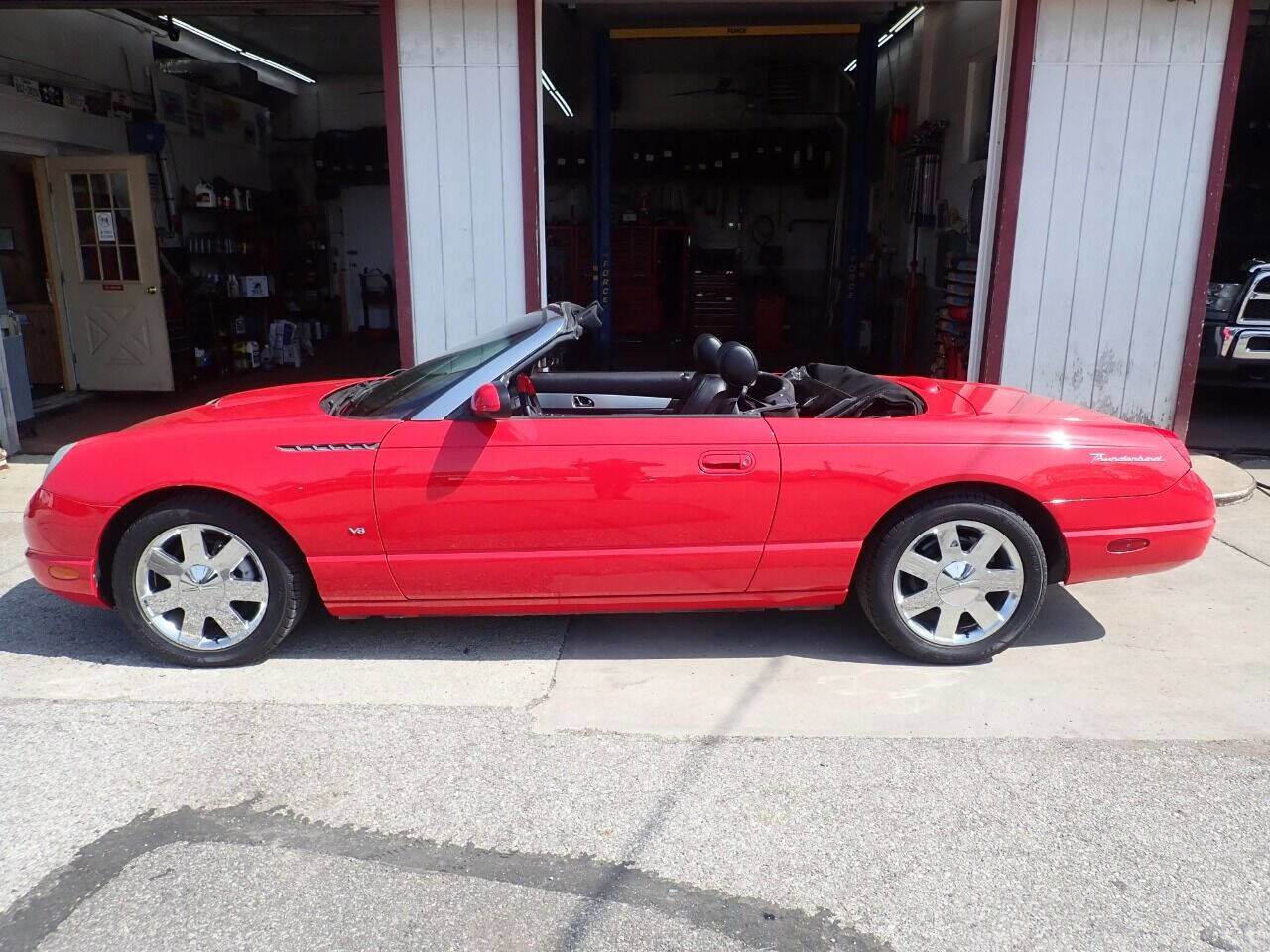 Used 2003 Ford Thunderbird image 4