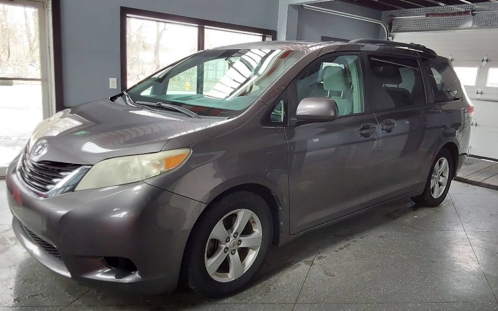 Used 2011 Toyota Sienna LE FWD image 8