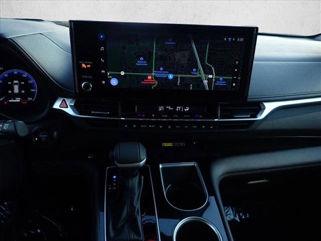 Used 2025 Toyota Sienna Platinum image 19