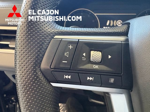 Used 2025 Mitsubishi Outlander SE FWD image 16