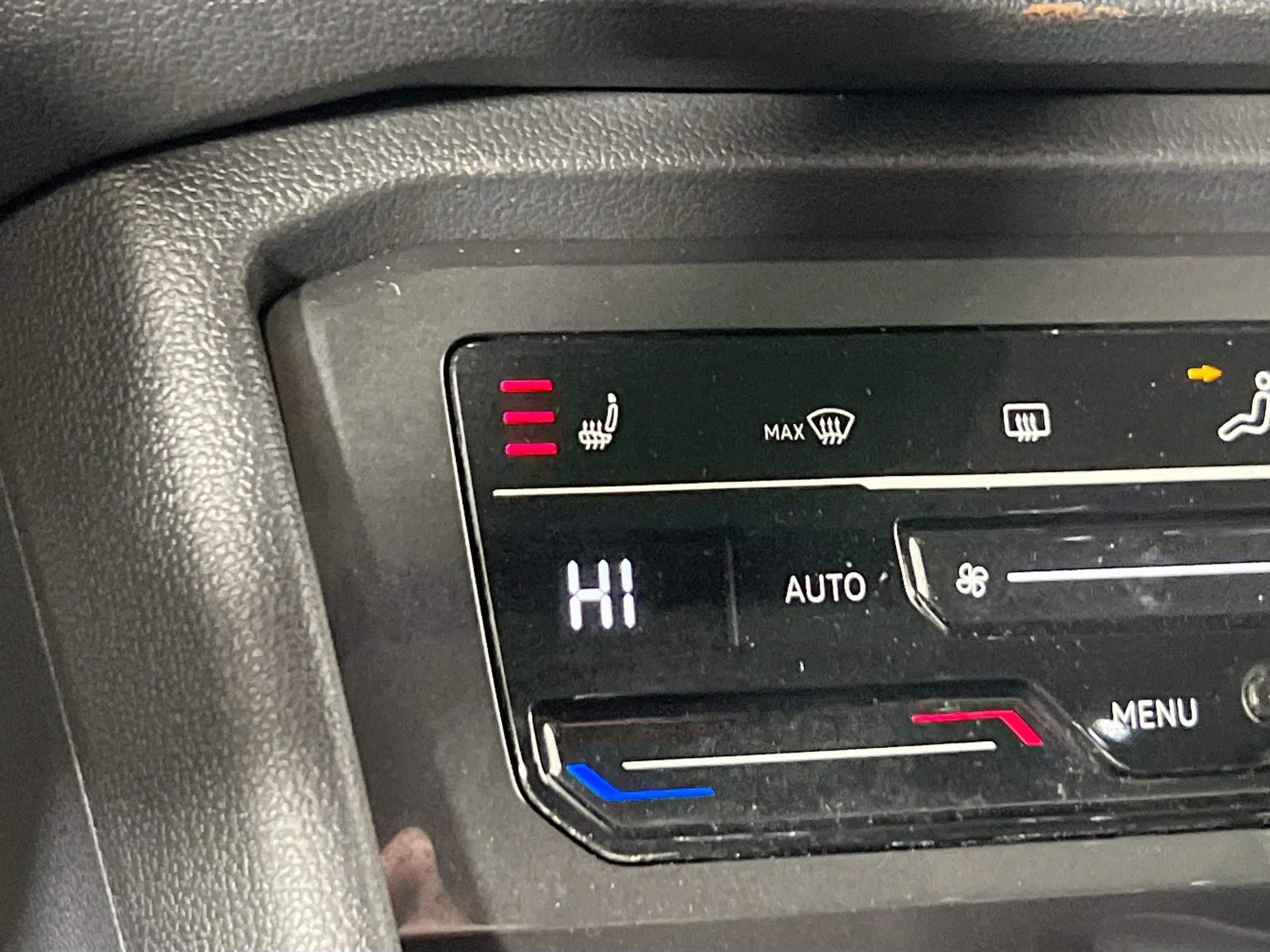 Used 2022 Volkswagen Tiguan SE image 19