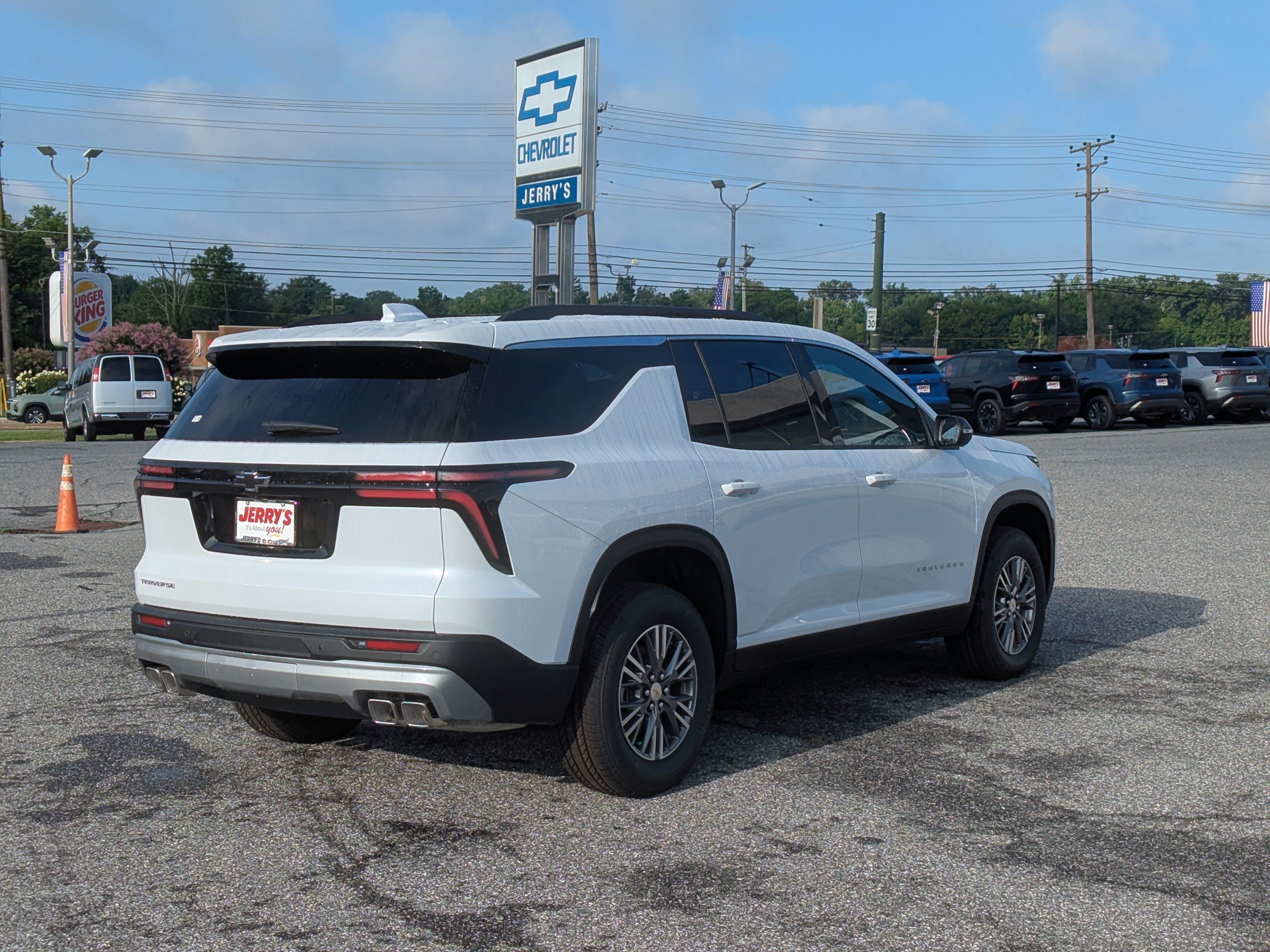 New 2026 Chevrolet Traverse LT w/ LPO, Floor Liner Package FWD image 8