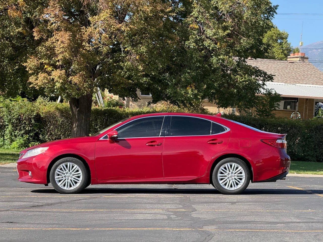 Used 2013 Lexus ES 350 w/ Premium Pkg FWD image 2