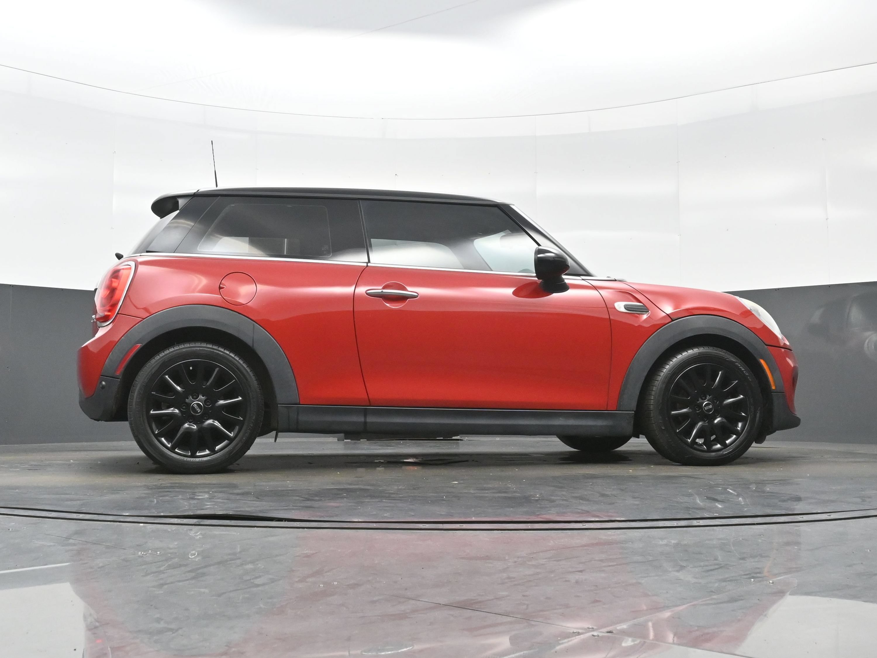Used 2015 MINI Cooper 2-Door Hardtop FWD image 29