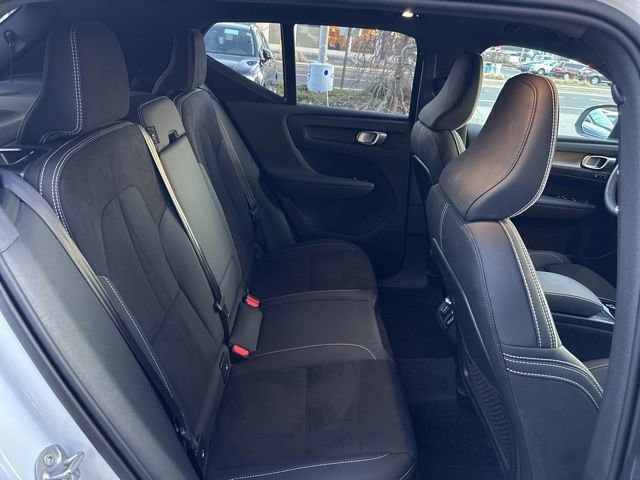 Used 2025 Volvo XC40 B5 Plus AWD/4WD image 14