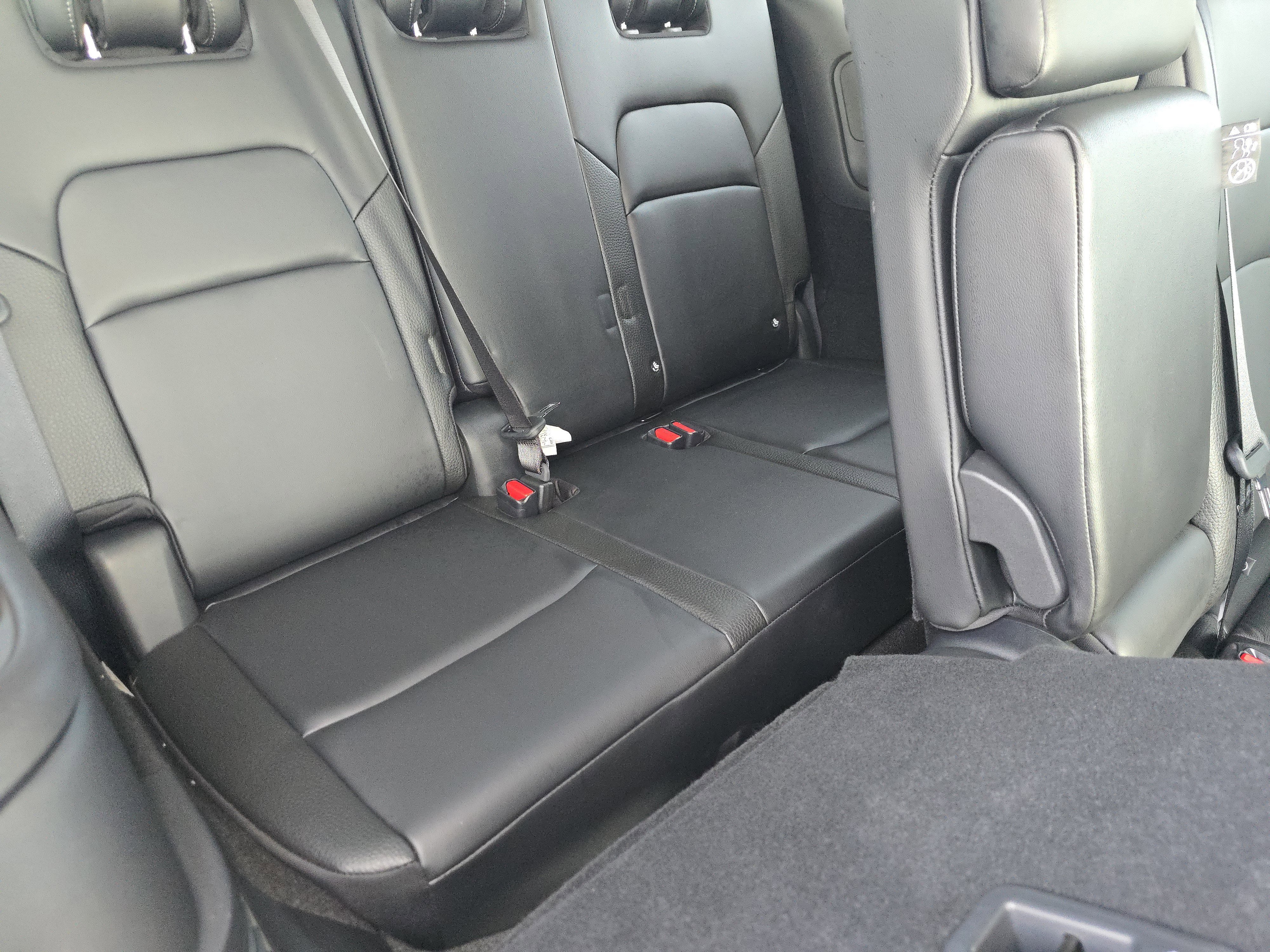 Used 2023 Nissan Pathfinder SL w/ Black Appearance Package image 18