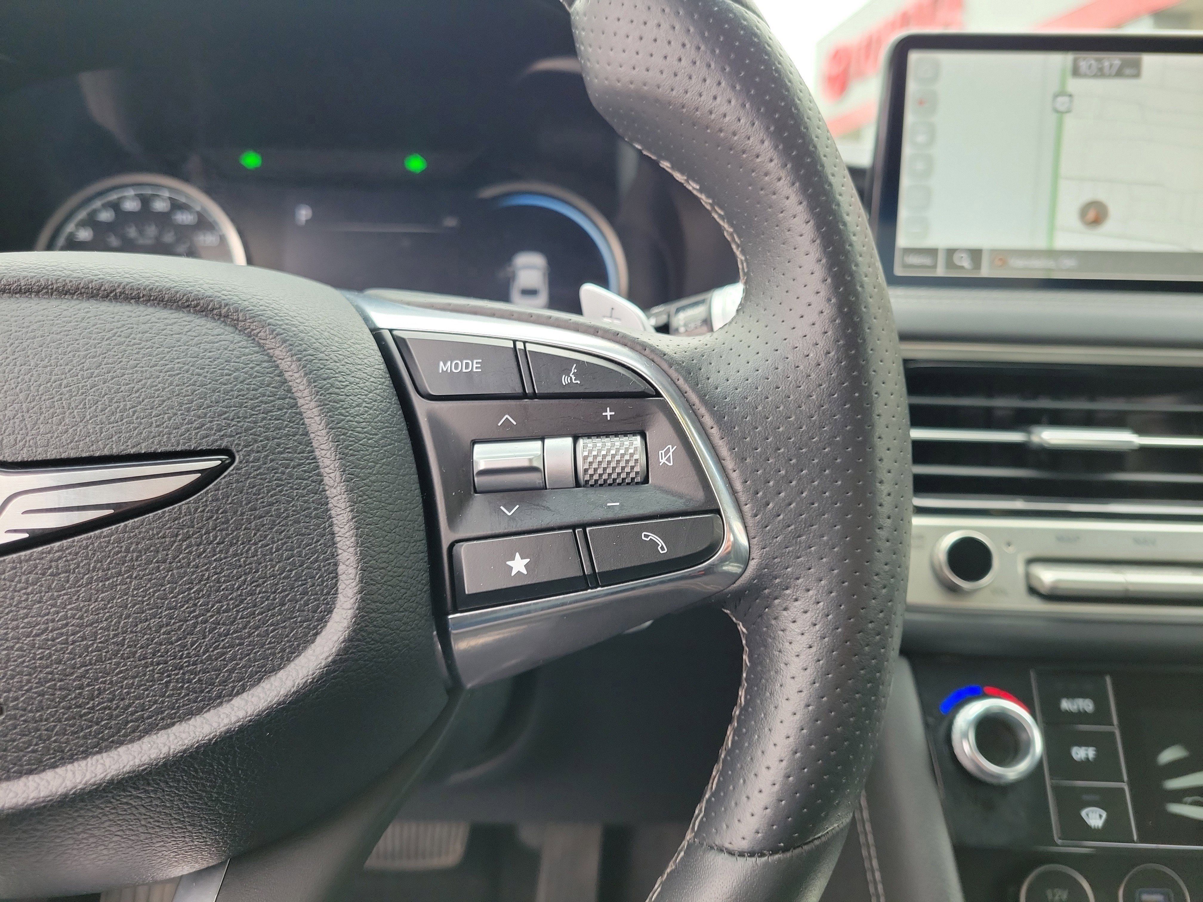 Used 2025 Genesis G70 2.5T image 23