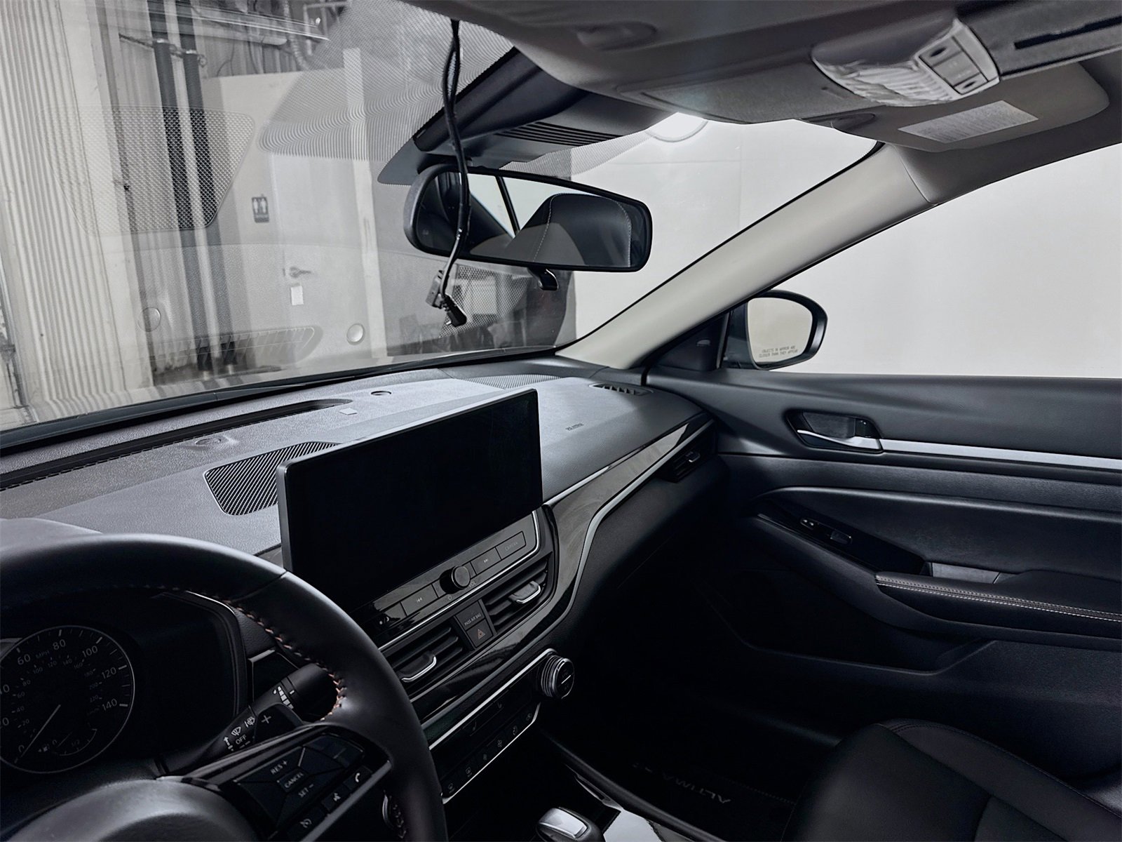 Used 2025 Nissan Altima 2.5 SR w/ SR Premium Package image 6