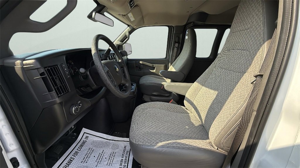 Used 2025 Chevrolet Express 3500 LT w/ LT Preferred Equipment Group image 17