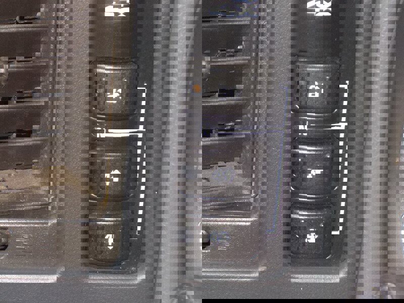 Used 2005 GMC Sierra 3500 SLE w/ Heavy-Duty Power Package image 24