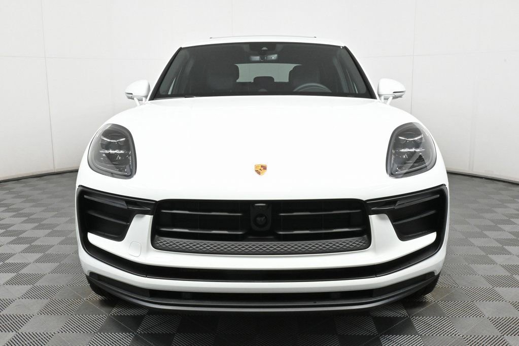 Certified 2025 Porsche Macan image 20