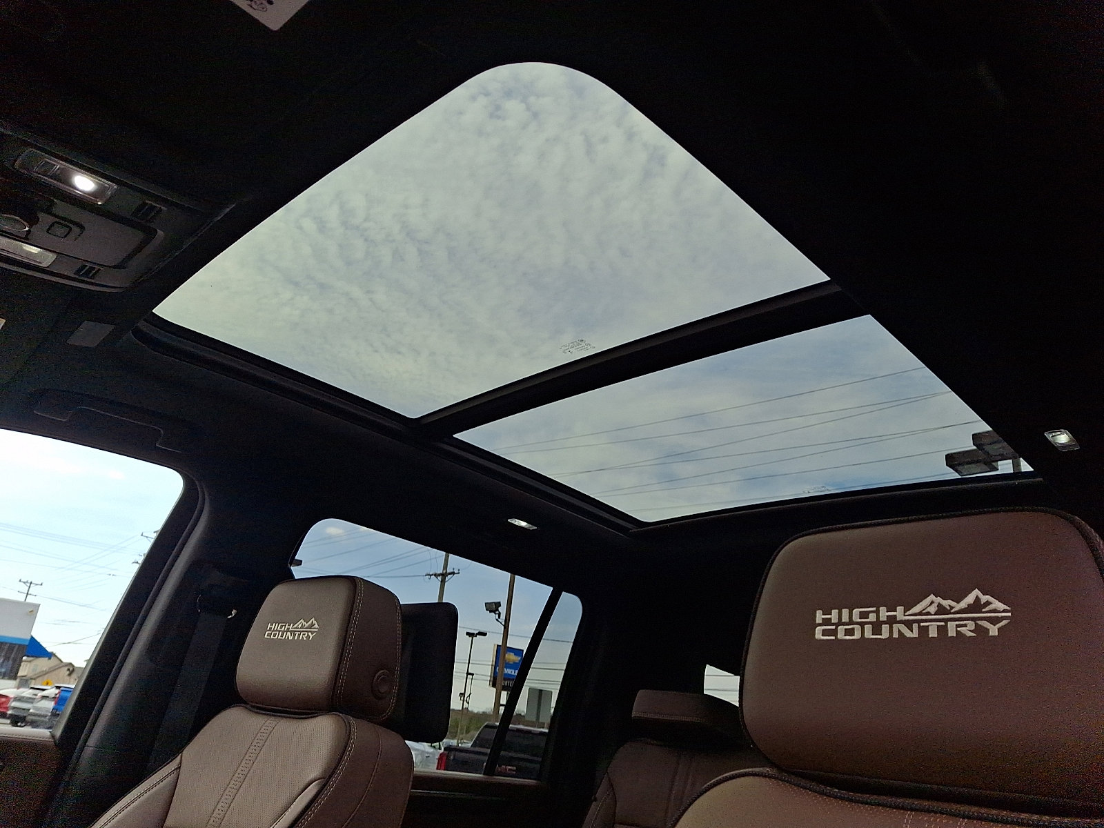 Used 2025 Chevrolet Suburban High Country image 16