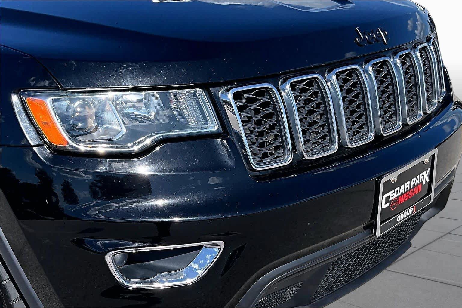 Used 2018 Jeep Grand Cherokee Laredo RWD image 30