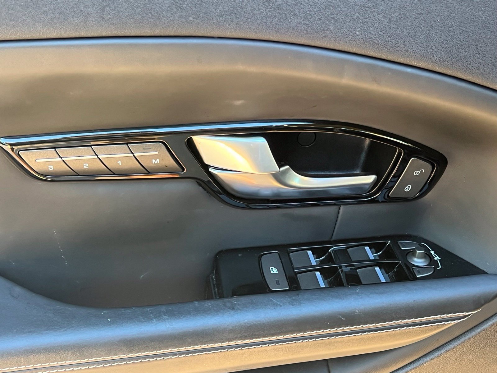 Used 2018 Land Rover Range Rover Evoque HSE AWD/4WD image 26