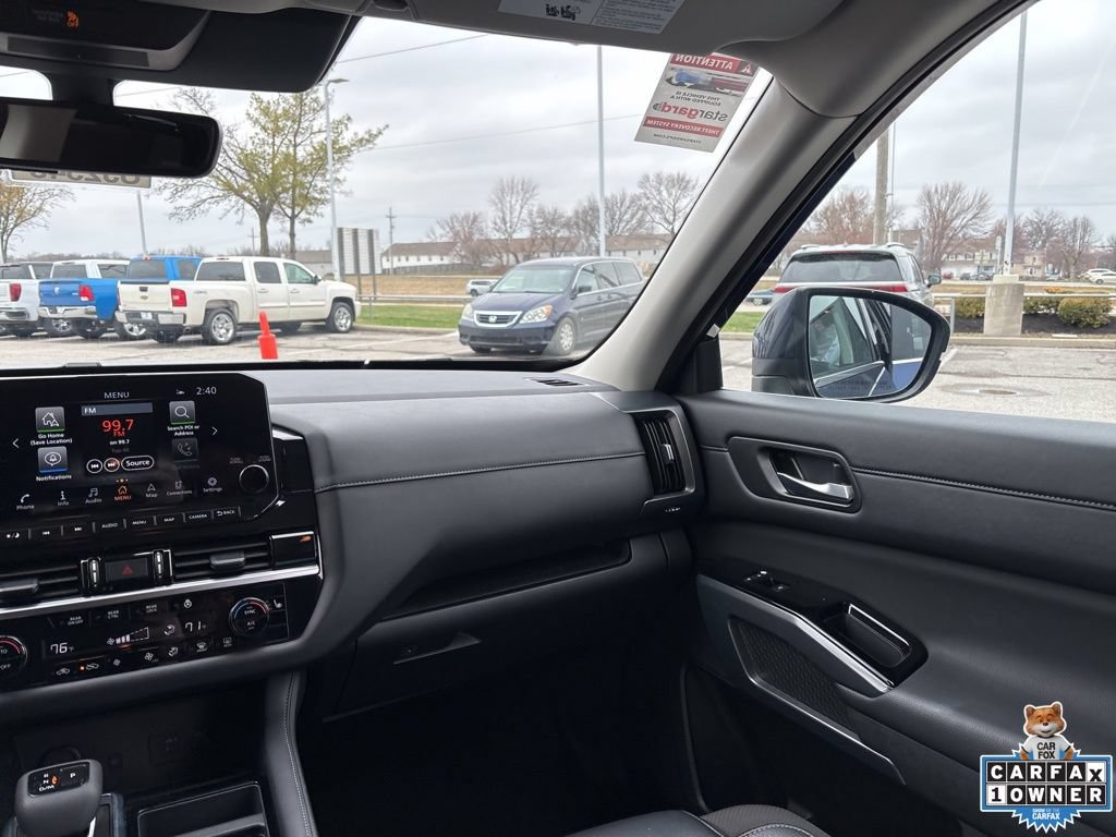 Used 2025 Nissan Pathfinder SL FWD image 54