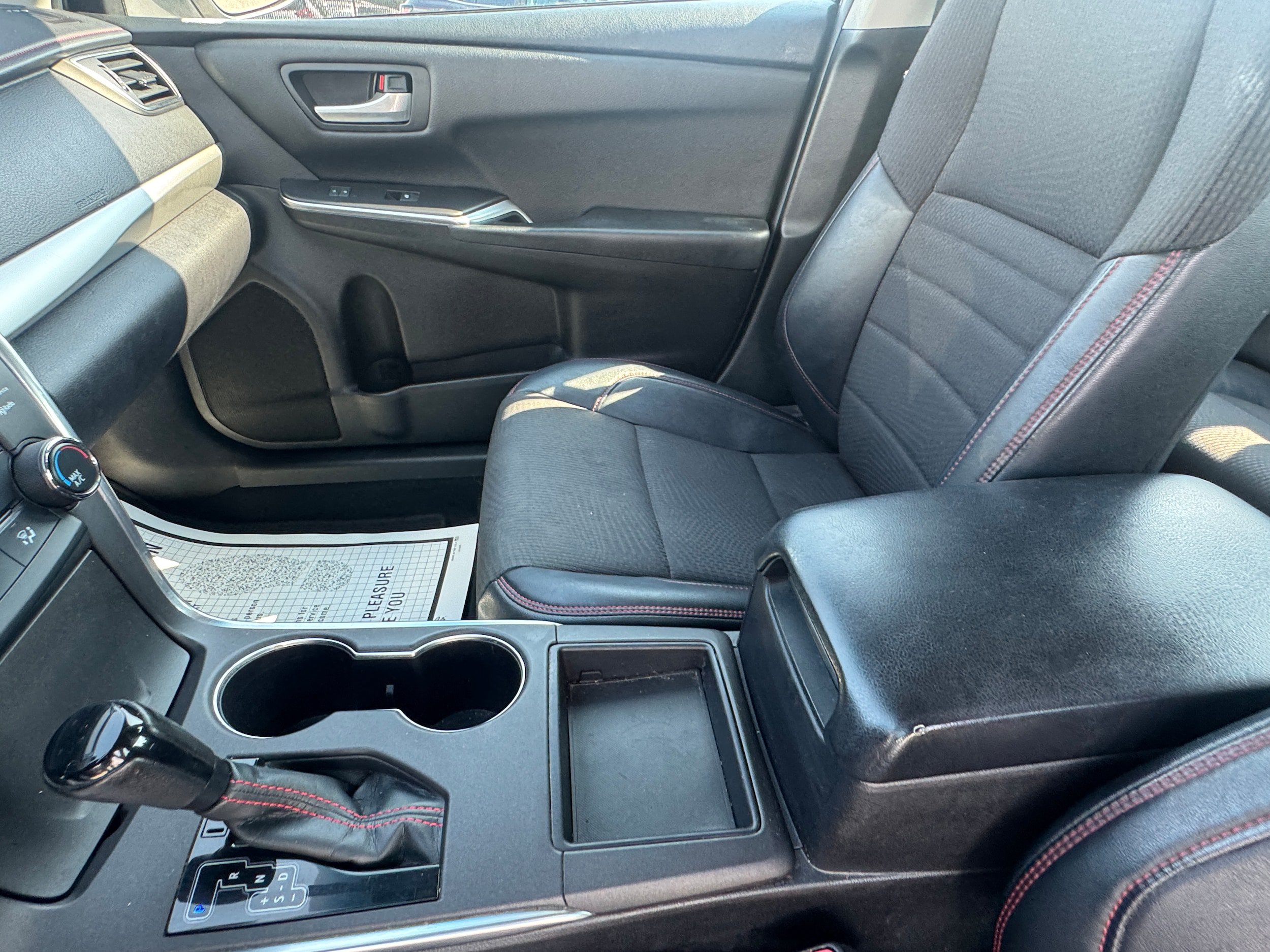 Used 2016 Toyota Camry SE w/ Moonroof Package FWD image 10