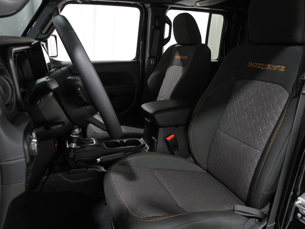 Used 2025 Jeep Gladiator Mojave w/ Convenience Group image 5