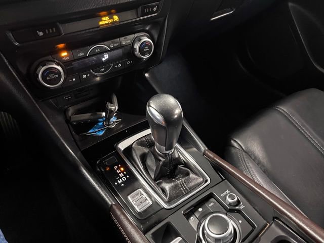 Used 2017 MAZDA MAZDA3 Touring FWD image 29