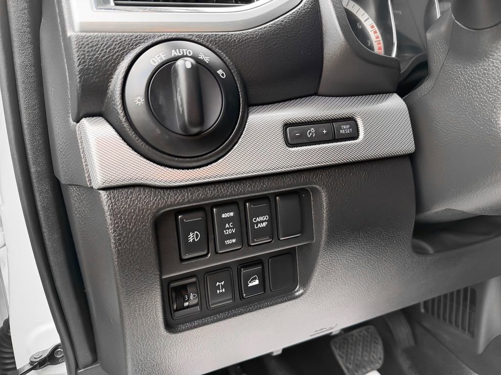 Used 2018 Nissan Titan PRO-4X w/ Pro-4x Convenience Package image 28