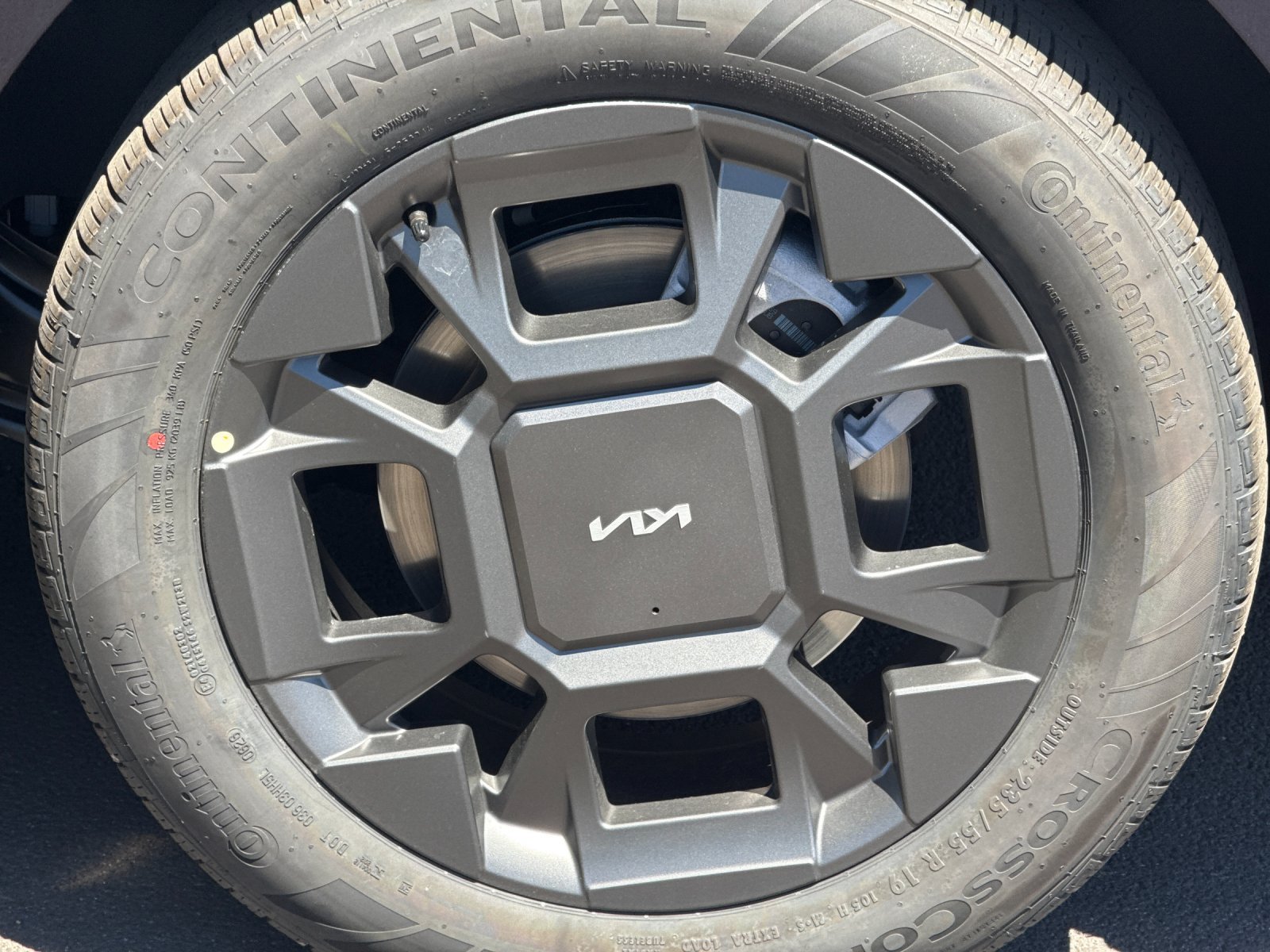 New 2026 Kia Carnival EX FWD image 27
