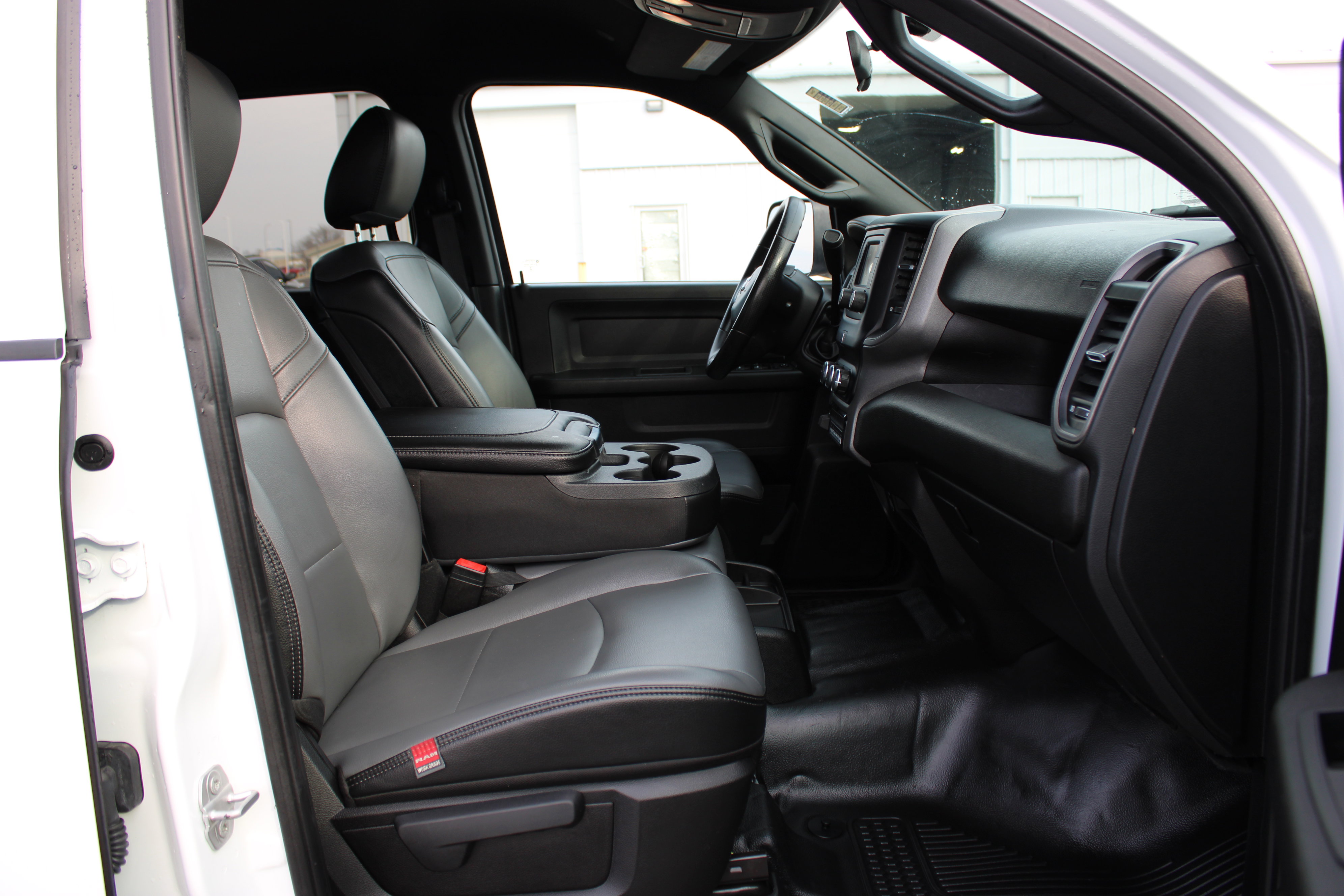 Used 2022 RAM 5500 Tradesman w/ Chrome Appearance Group image 11