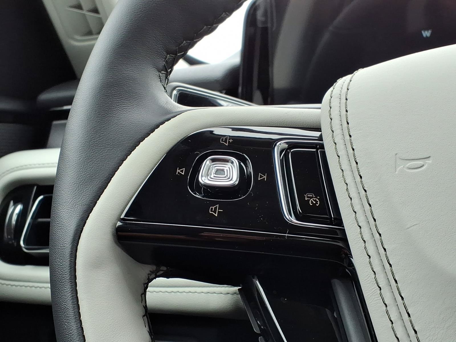 New 2026 Lincoln Aviator AWD image 22