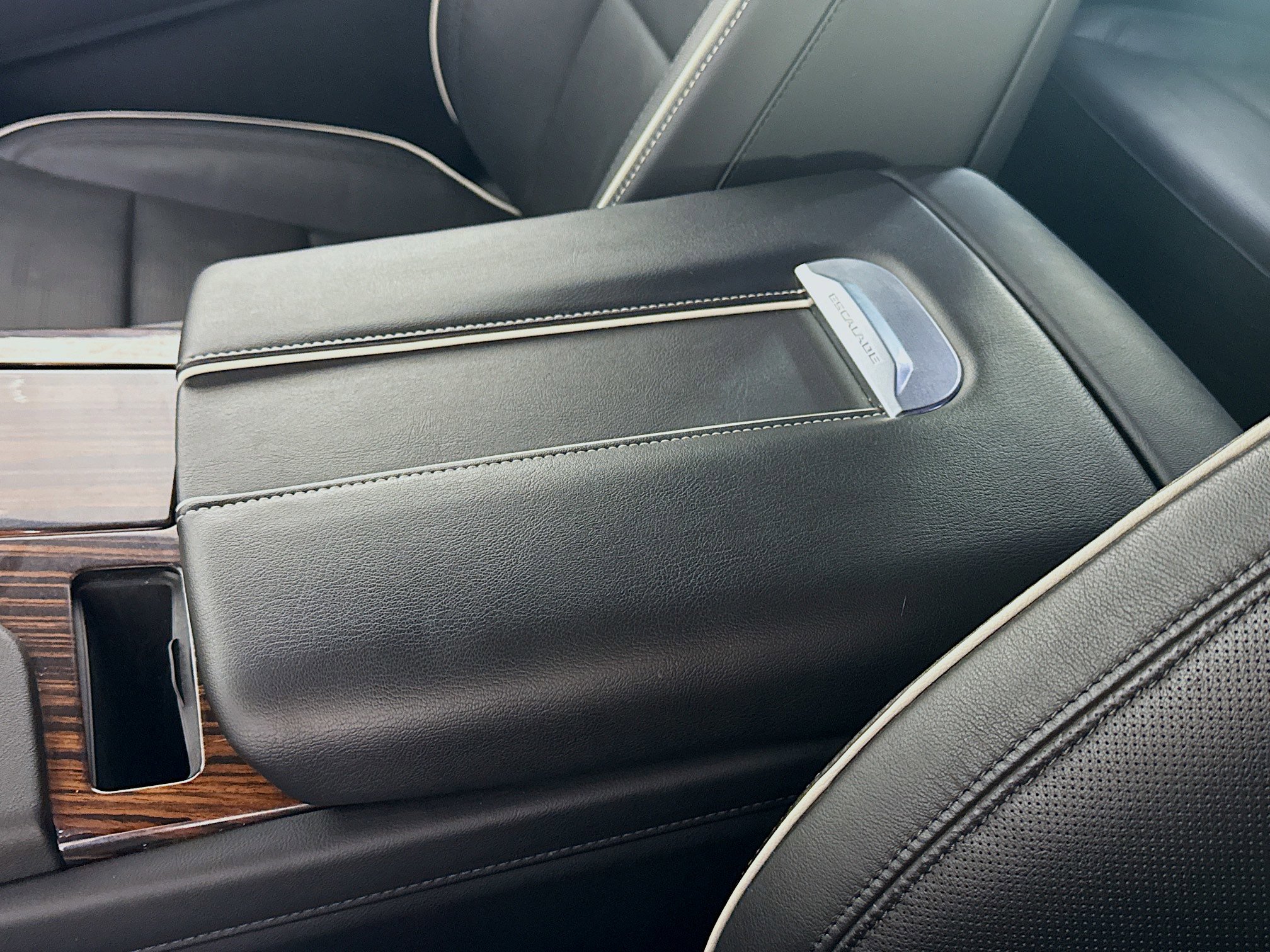 Used 2021 Cadillac Escalade Premium Luxury image 18