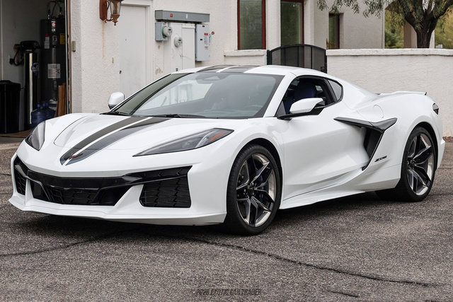 Used 2026 Chevrolet Corvette Z06 w/ Stealth Interior Trim Package RWD image 21