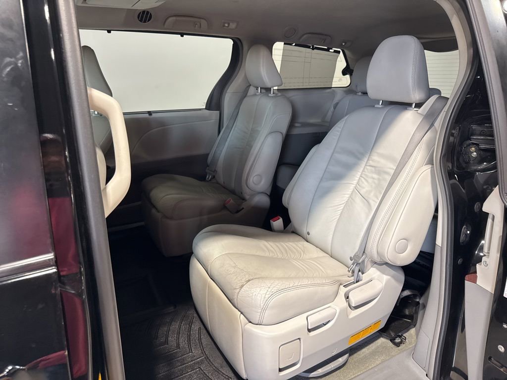 Used 2012 Toyota Sienna XLE w/ Premium Pkg AWD/4WD image 35