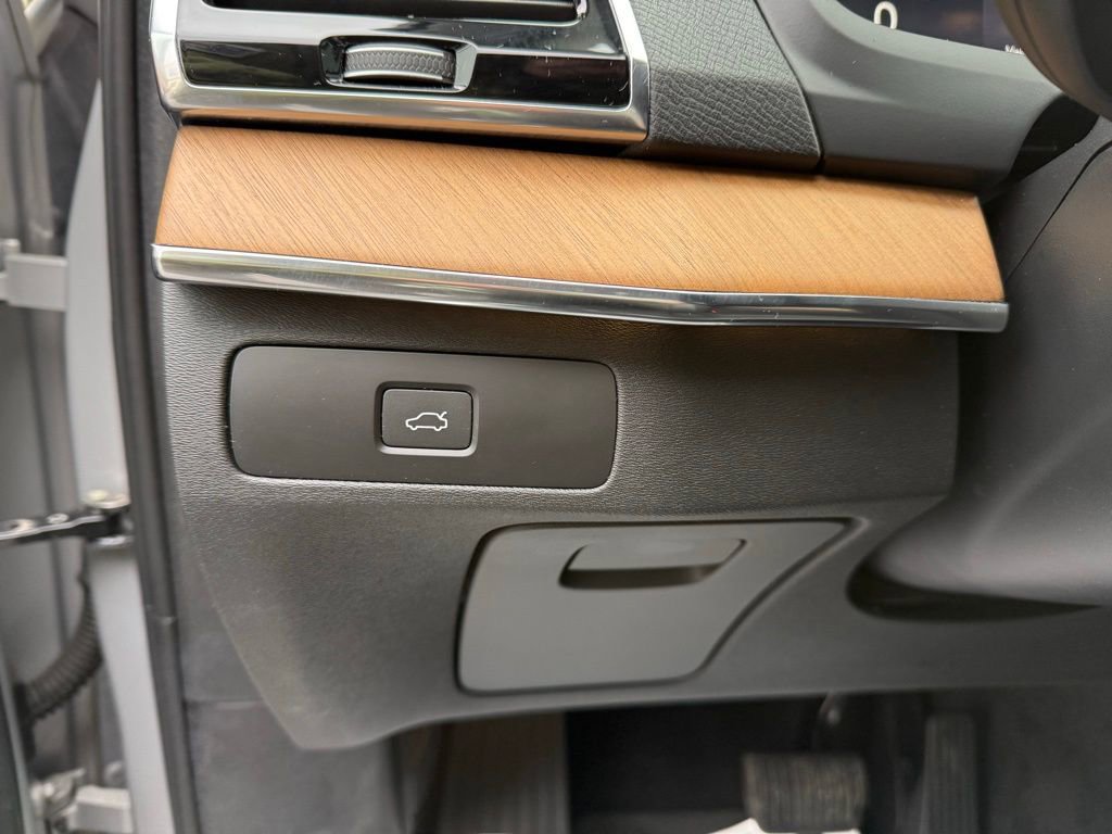 Used 2023 Volvo XC90 B6 Plus AWD/4WD image 14