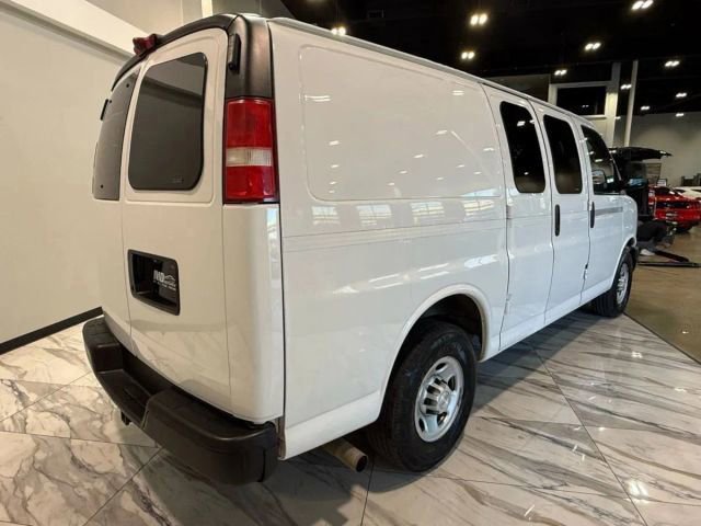 Used 2015 Chevrolet Express 3500 RWD image 5