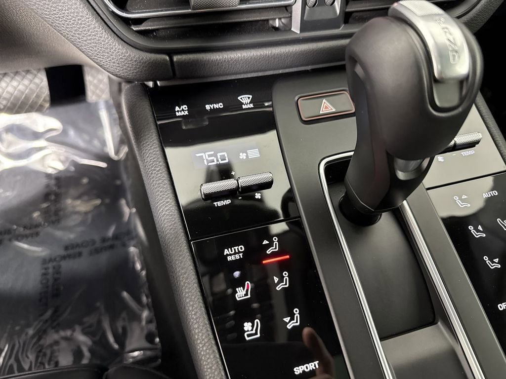 Certified 2025 Porsche Macan image 31