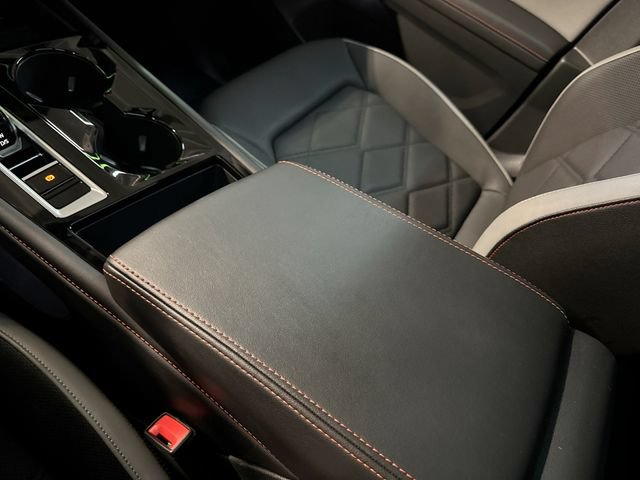 Certified 2025 Volkswagen Atlas Peak Edition SE AWD/4WD image 24