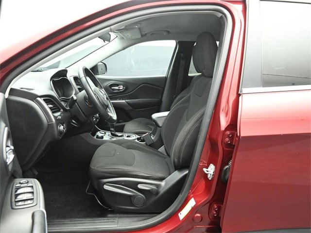 Used 2019 Jeep Cherokee Latitude w/ Cold Weather Group image 10