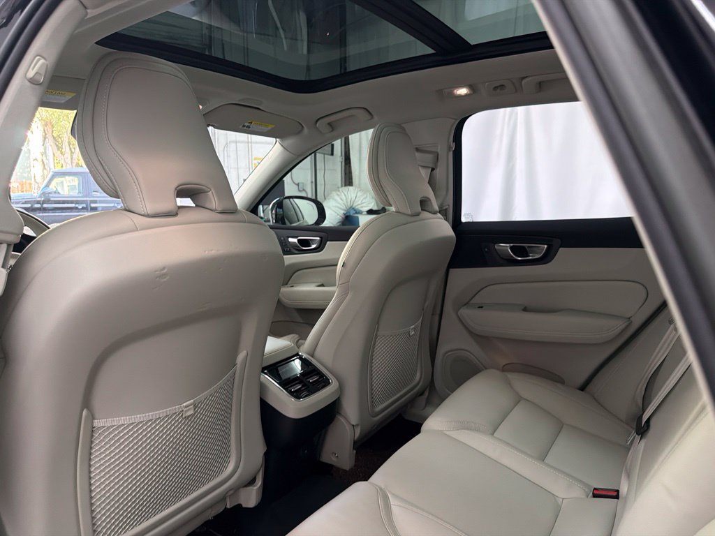 Used 2023 Volvo XC60 B5 Ultimate FWD image 21