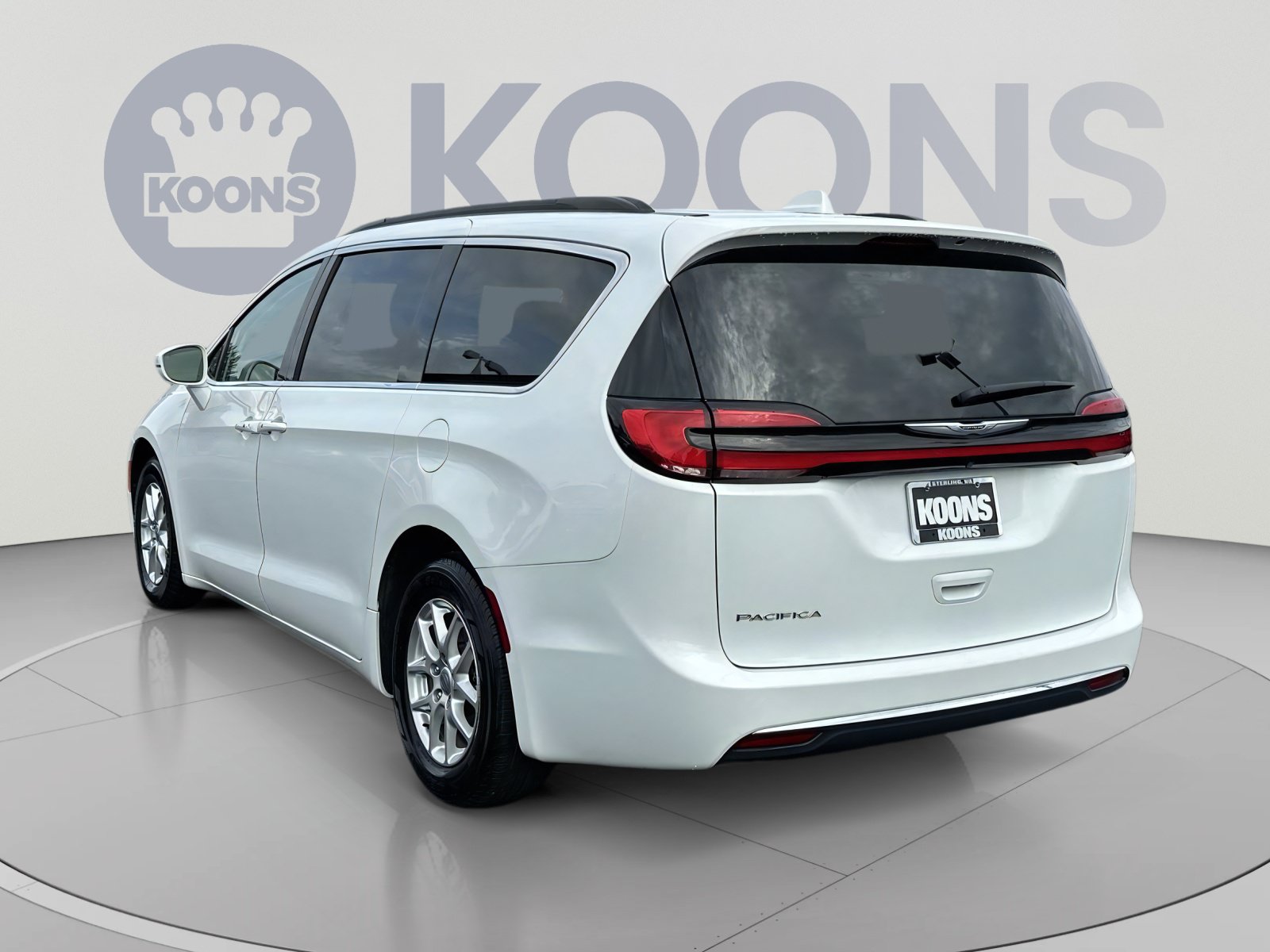Used 2022 Chrysler Pacifica Touring-L FWD image 8