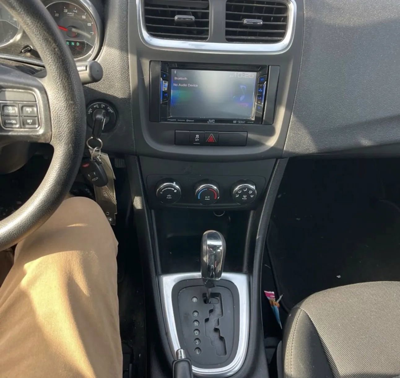 Used 2013 Dodge Avenger SE image 11