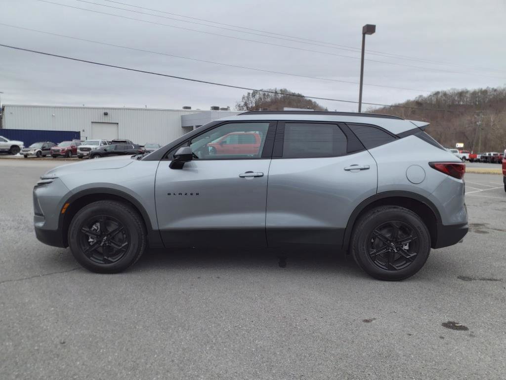 New 2025 Chevrolet Blazer LT w/ Convenience Package image 2