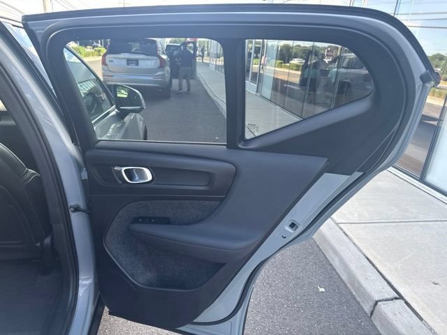 Certified 2025 Volvo XC40 B5 Core AWD/4WD image 12