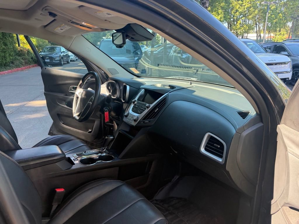 Used 2017 Chevrolet Equinox Premier w/ Enhanced Convenience Package AWD/4WD image 16