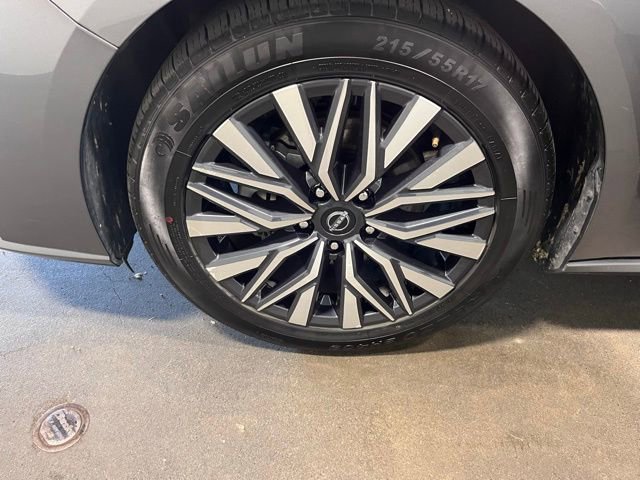 Used 2024 Nissan Altima 2.5 SV image 30