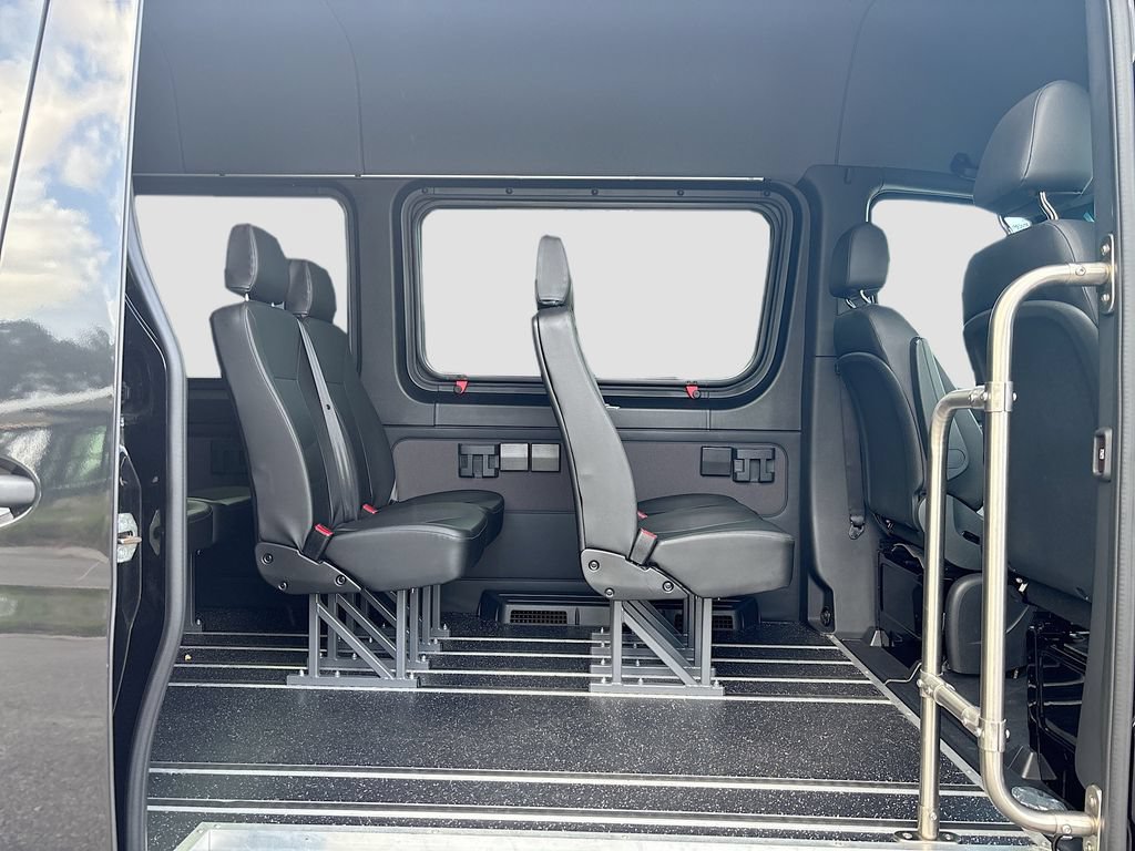 Used 2023 Mercedes-Benz Sprinter 3500 image 22