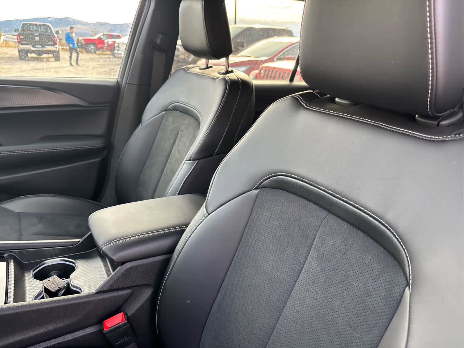 New 2025 Jeep Grand Cherokee L Laredo image 22