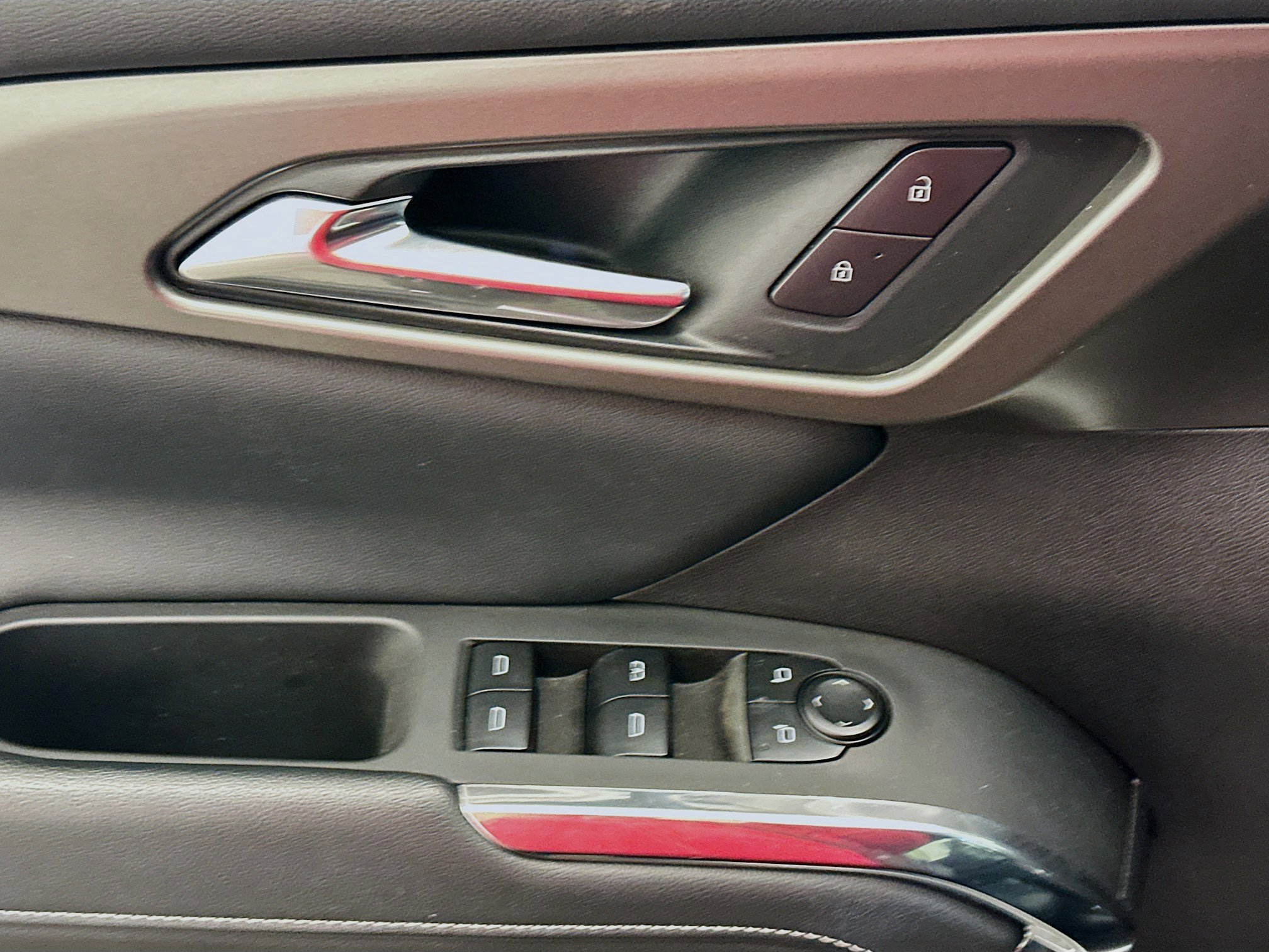 Used 2025 Chevrolet Traverse LT image 15