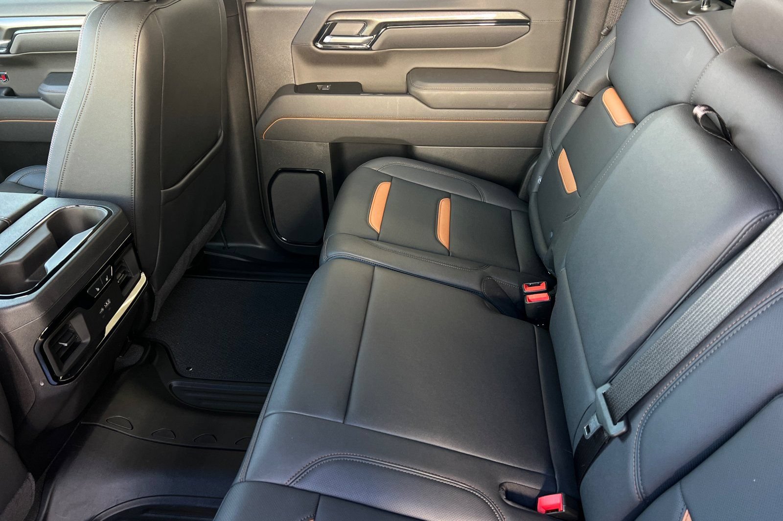 Used 2025 GMC Sierra 1500 AT4 w/ Technology Package AWD/4WD image 15