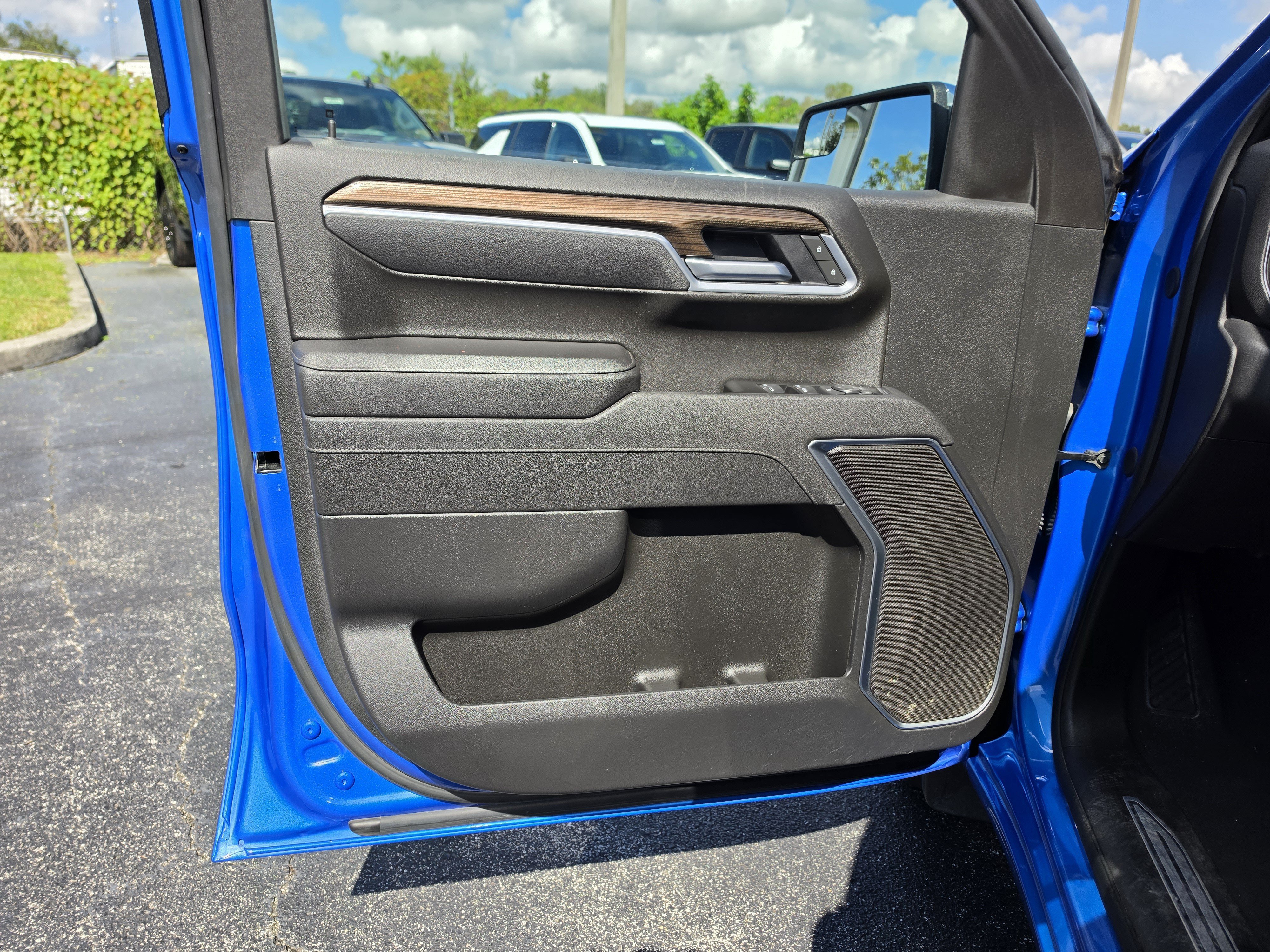 Certified 2025 Chevrolet Silverado 1500 LT AWD/4WD image 17