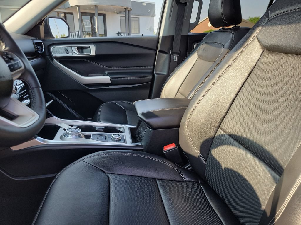 Used 2024 Ford Explorer Limited w/ Equipment Group 301A AWD/4WD image 22