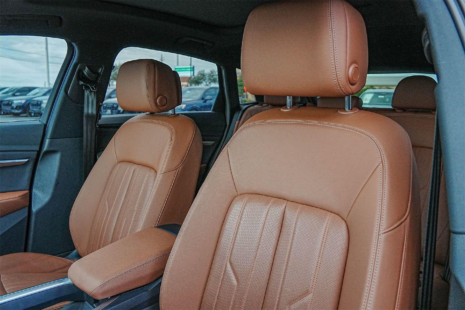 Used 2024 Audi Q8 e-tron Premium Plus image 9