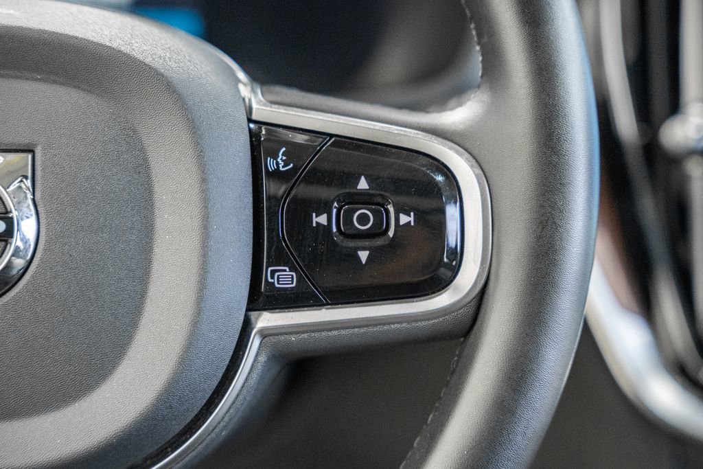 Used 2025 Volvo V60 B5 Cross Country Plus image 25